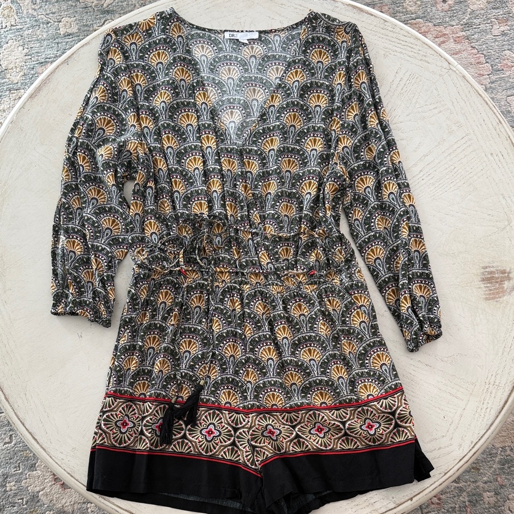 DR2 Long Sleeve Shorts Jumpsuit Romper with Colorful Boho Scallop Motif L 2/$20